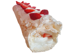 Меренговый рулет с клубникой